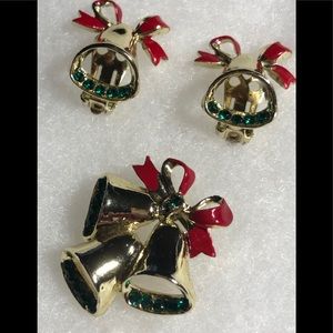 Xmas brooch and clip earrings to match. Like new.